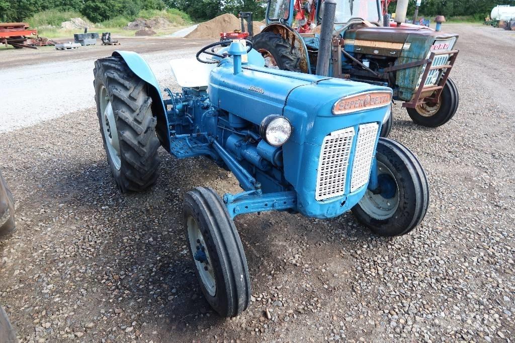 Fordson Super Dexta Traktoren