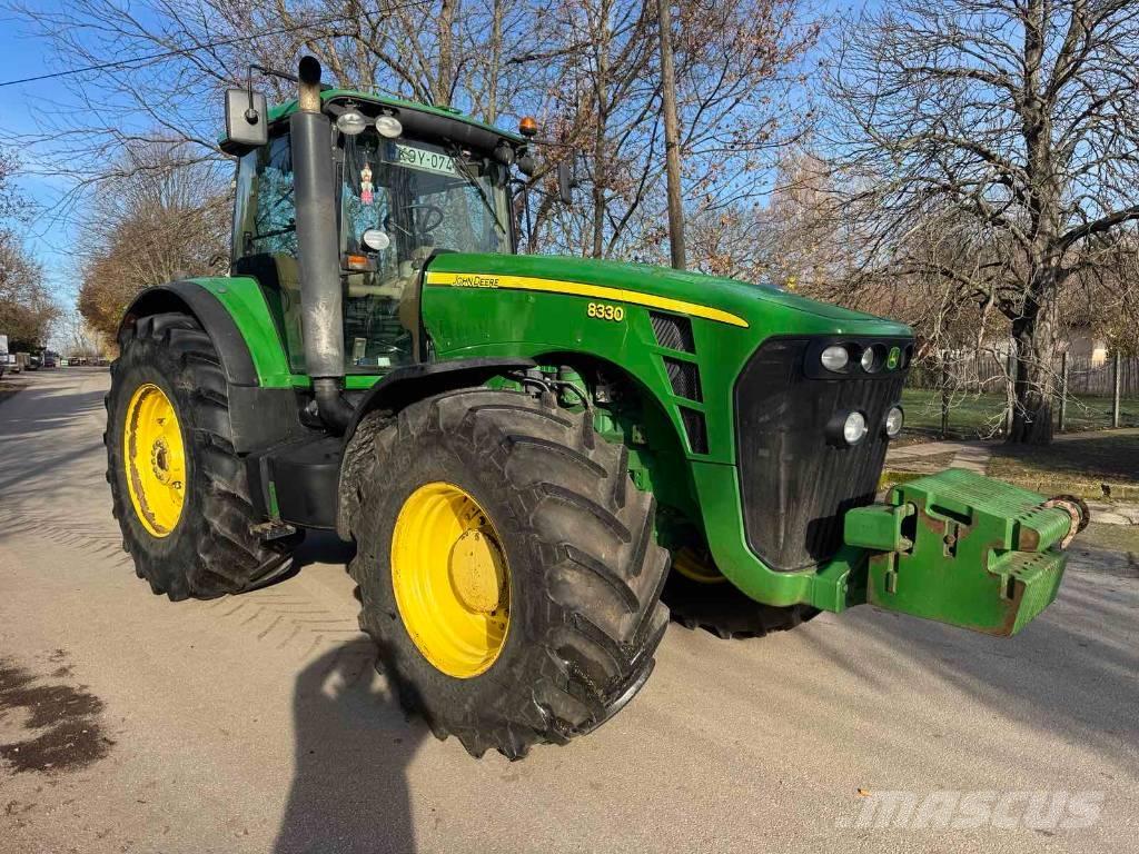 John Deere 8330 Traktoren