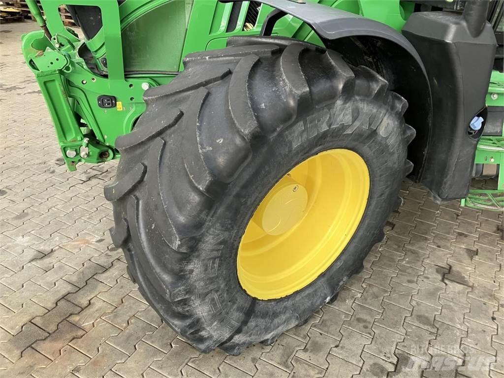 John Deere 6155R Traktoren