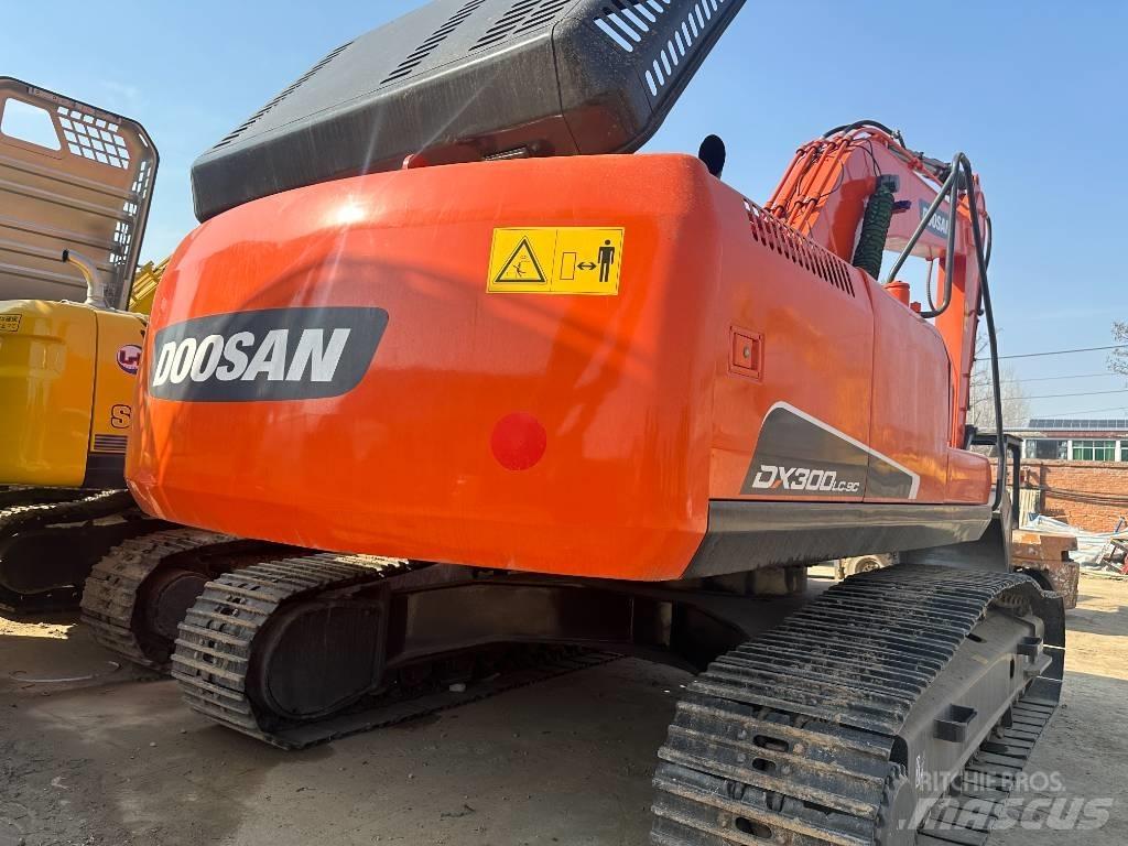 Doosan DX 300 Raupenbagger