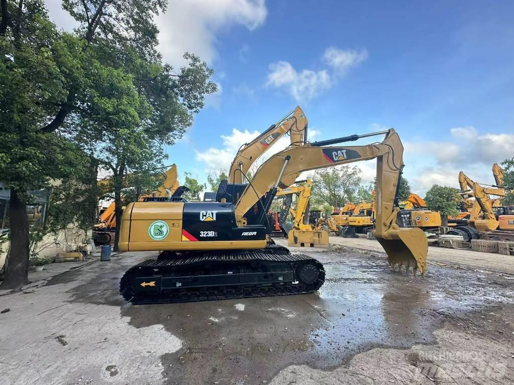CAT 323 D Raupenbagger