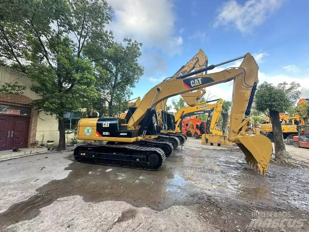 CAT 323 D Raupenbagger