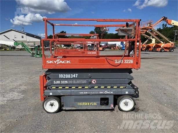 SkyJack SJ III 3226 Scheren-Arbeitsbühnen
