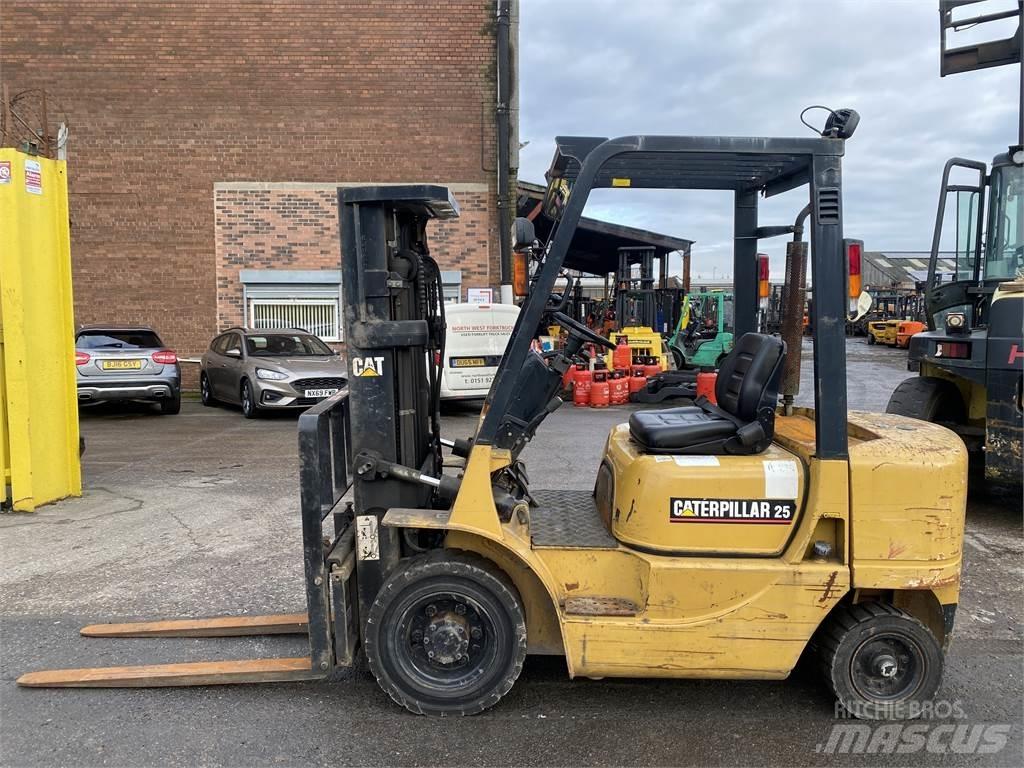 CAT DP25K Dieselstapler