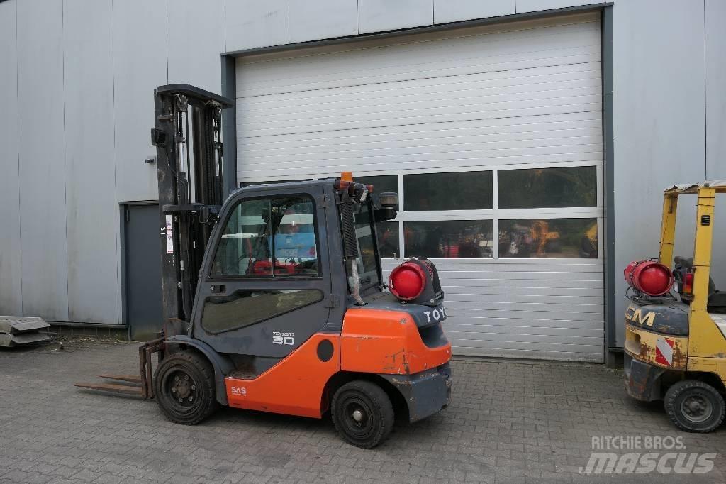 Toyota 02-8 FGF 30 Gasstapler