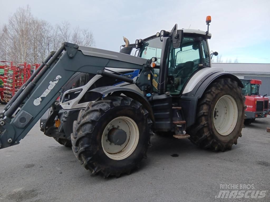 Valtra T 214 D Traktoren
