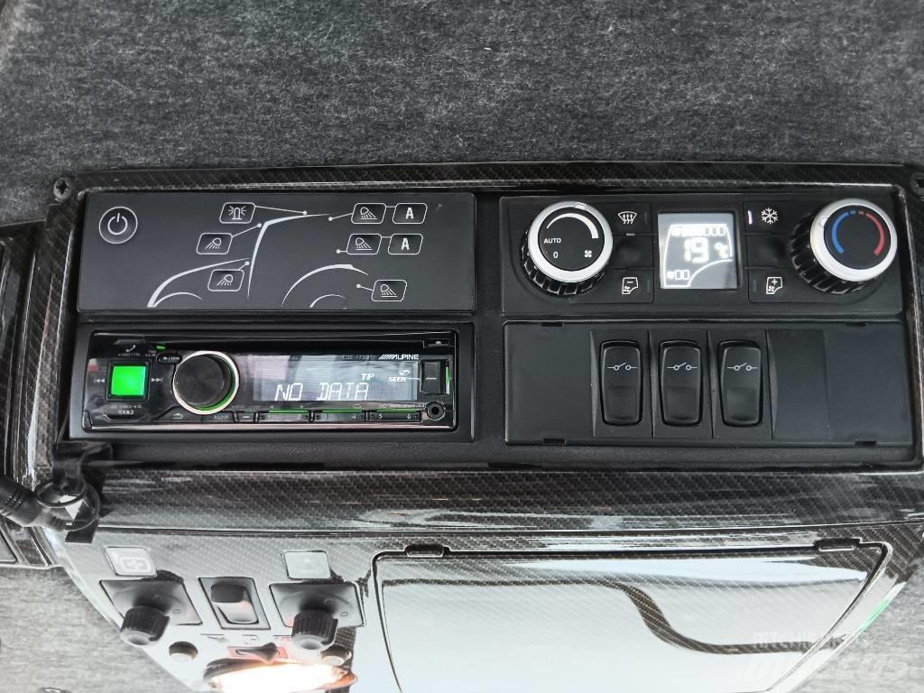 Valtra T 214 D Traktoren