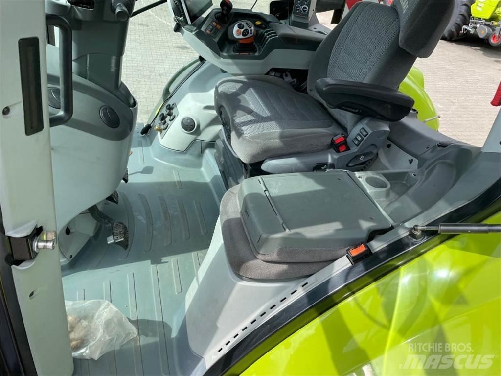 CLAAS Axion 810 CM Traktoren