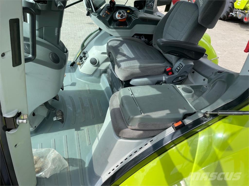 CLAAS Axion 810 CM Traktoren