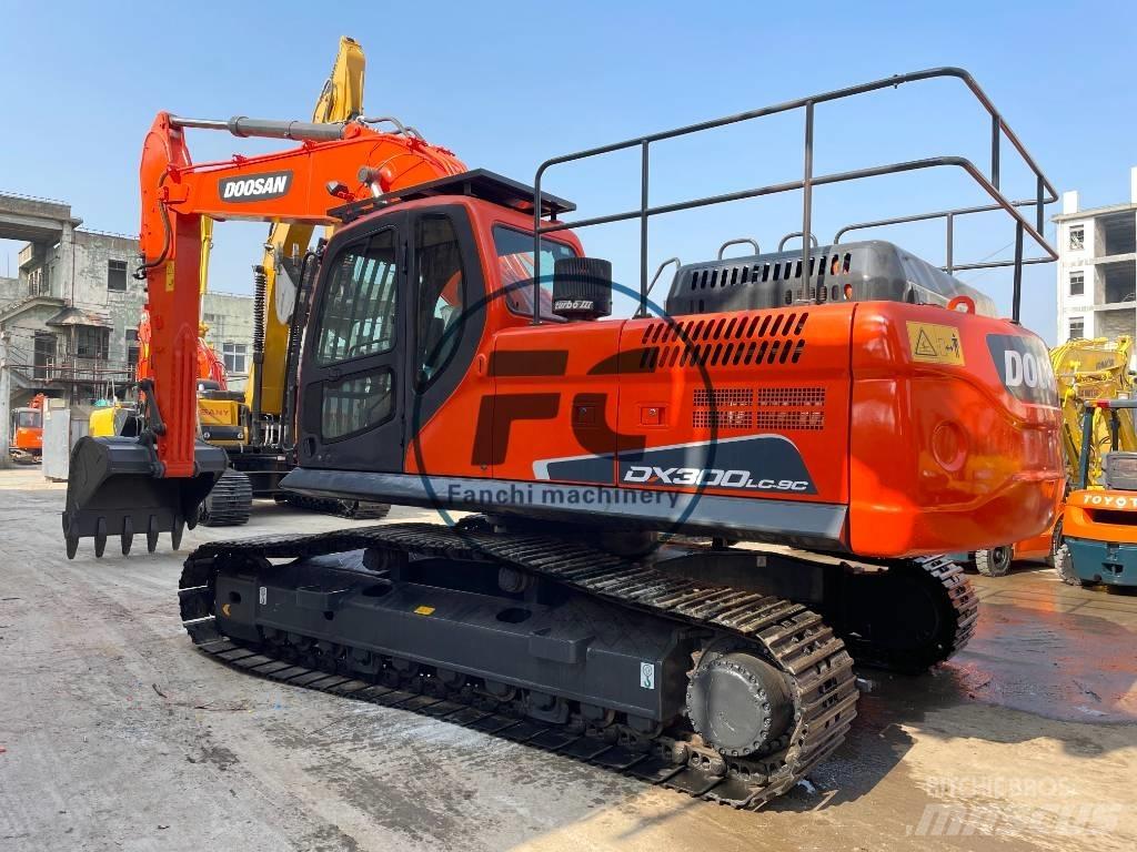 Doosan DX 300 Raupenbagger