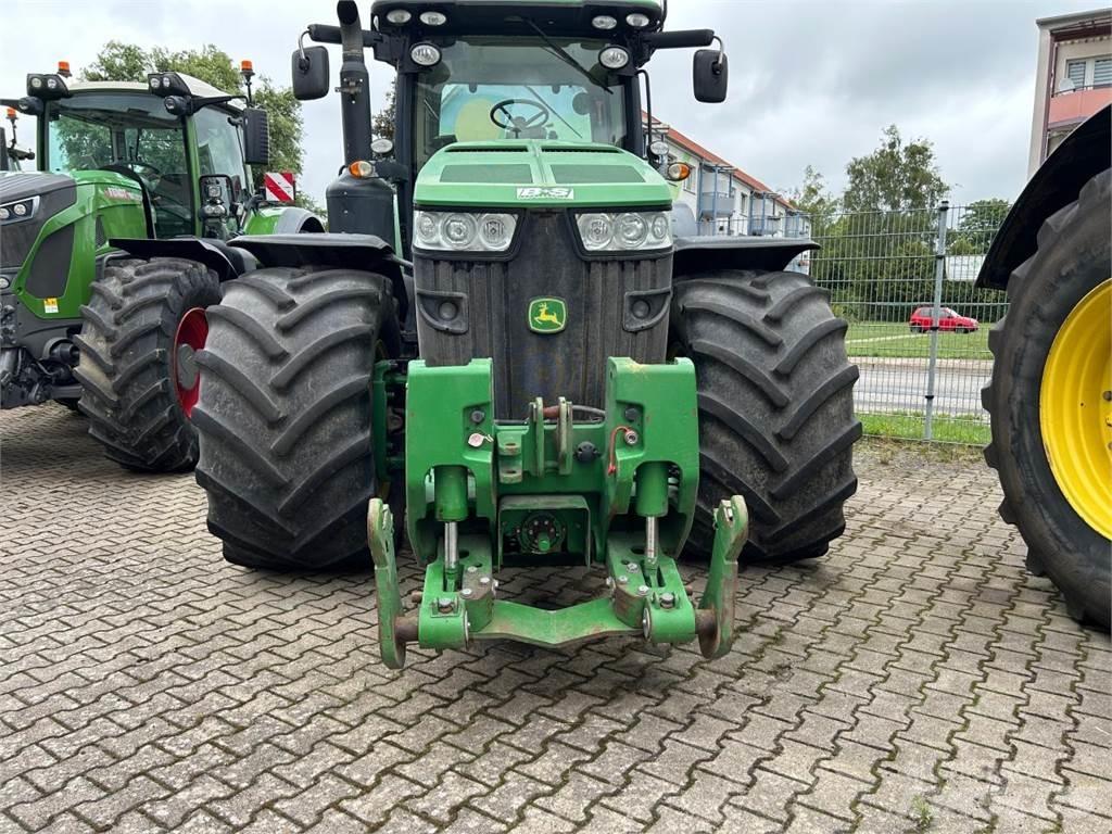 John Deere 8335R Traktoren