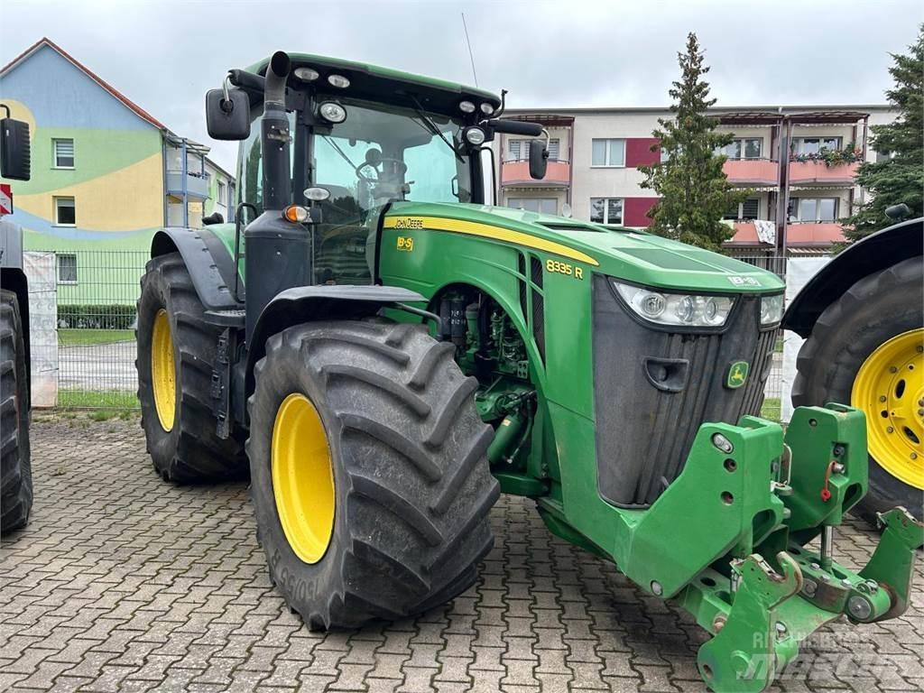 John Deere 8335R Traktoren