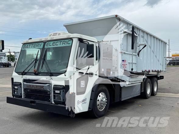 Mack LR64 Sonstige Baumaschinen