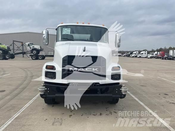 Mack MD7 Tankwagen