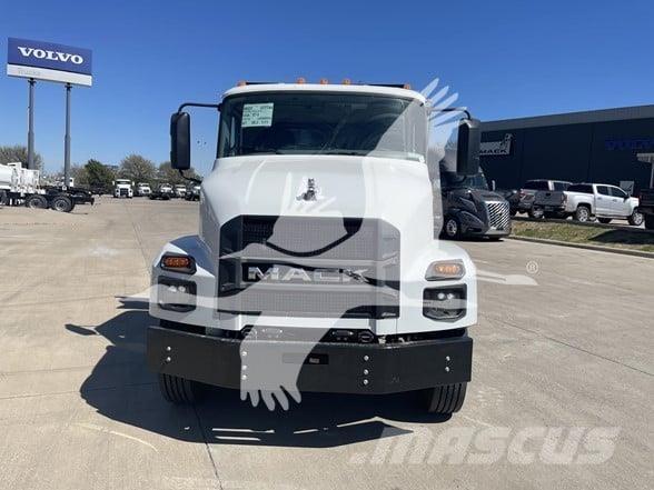 Mack MD7 Kipper