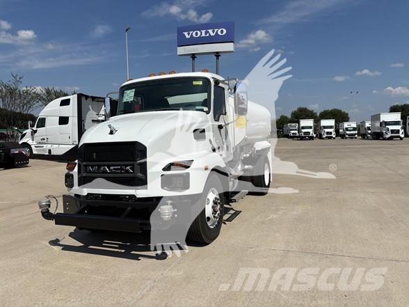 Mack MD7 Tankwagen