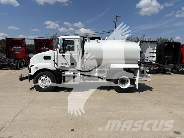 Mack MD7 Tankwagen