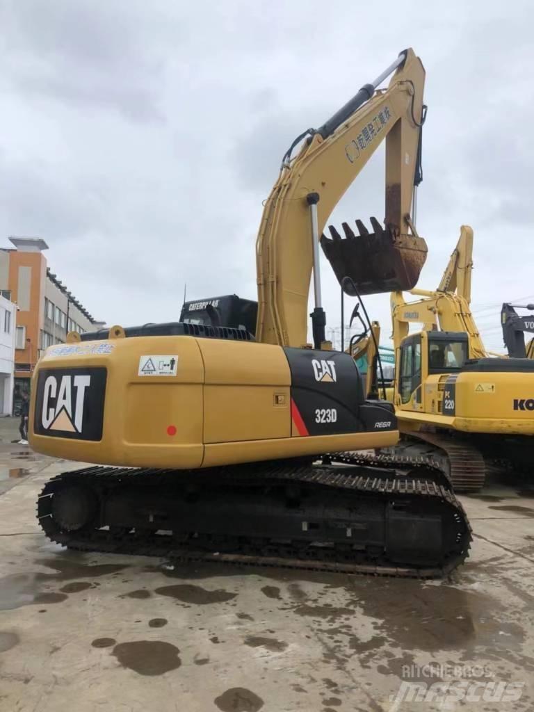 CAT 323 D Raupenbagger