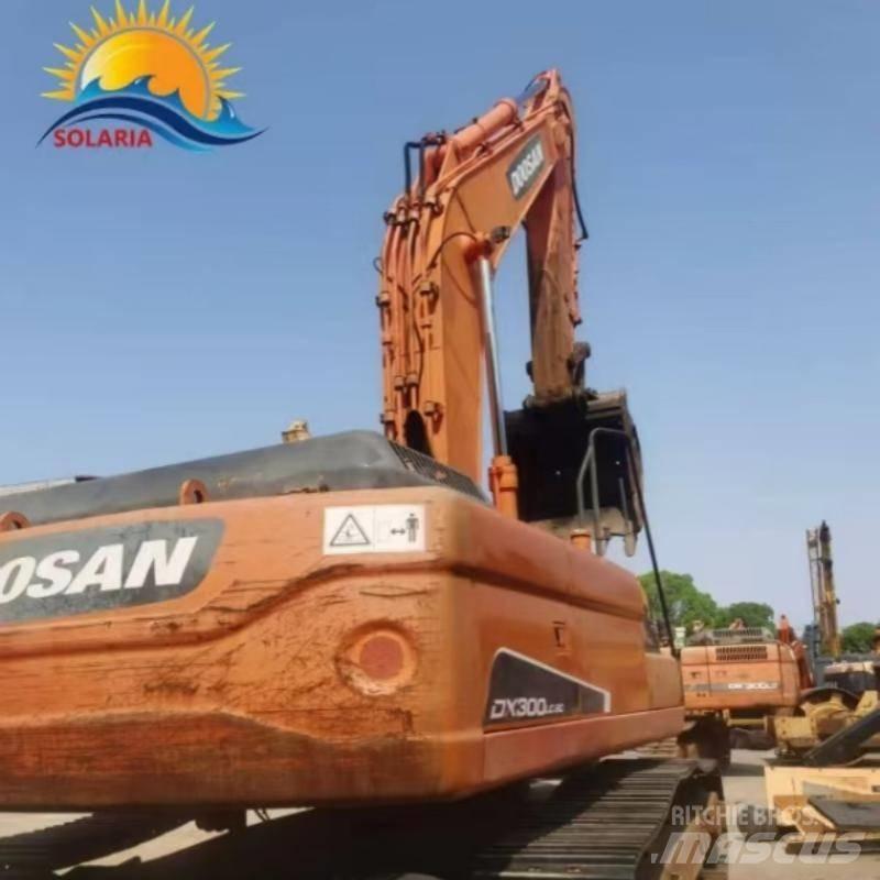 Doosan DX 300 Raupenbagger