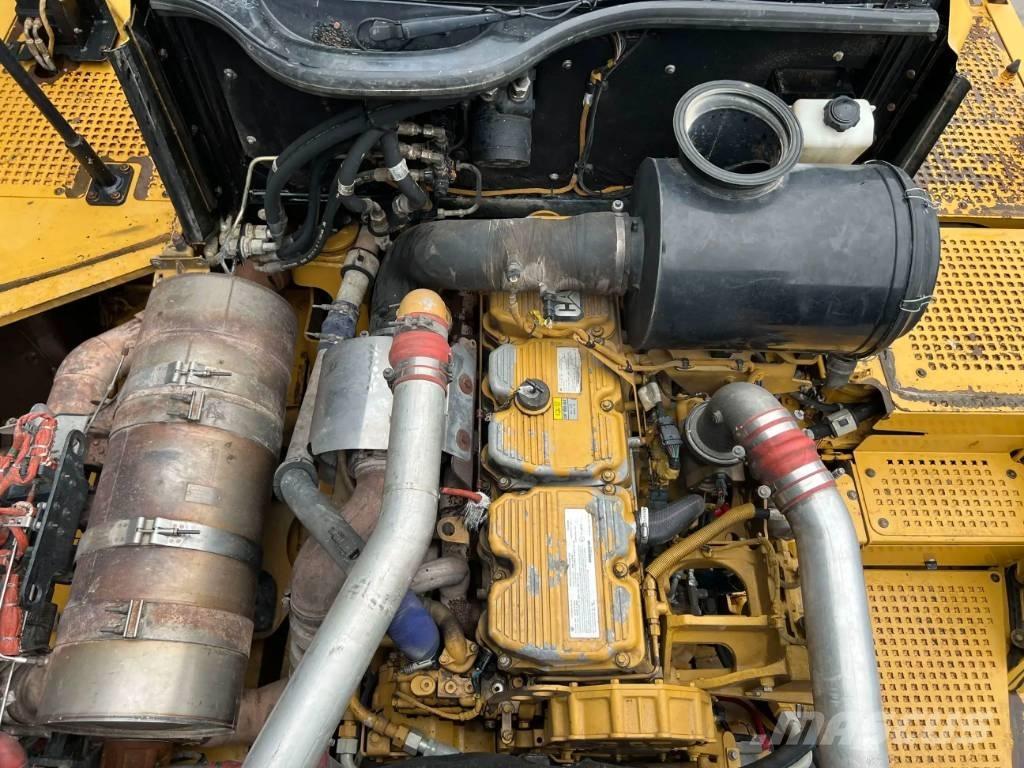 CAT 735B Dumper - Knickgelenk