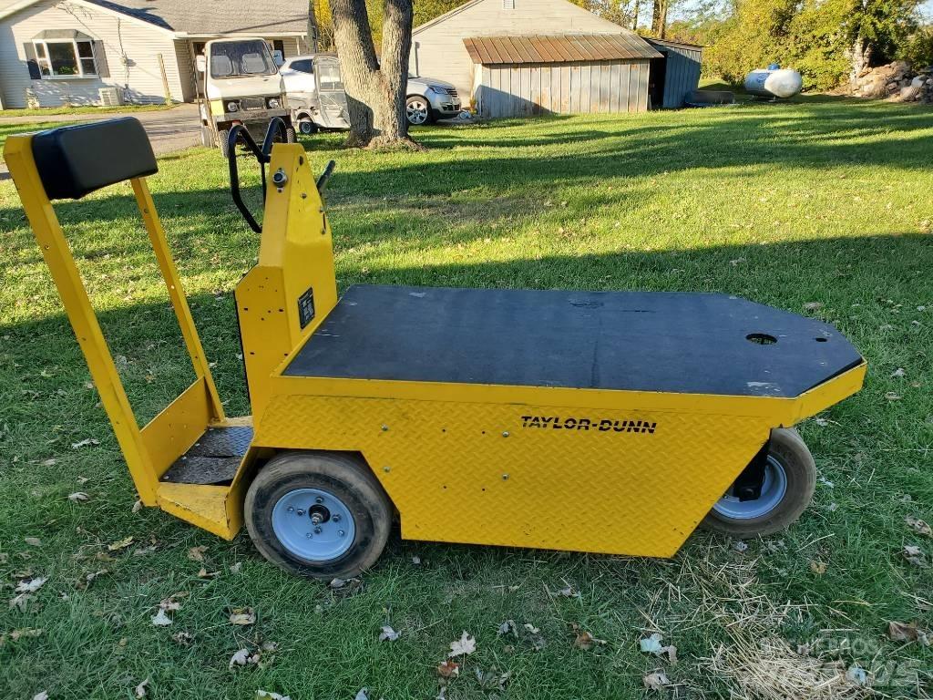 Taylor-Dunn SC090 Schlepper