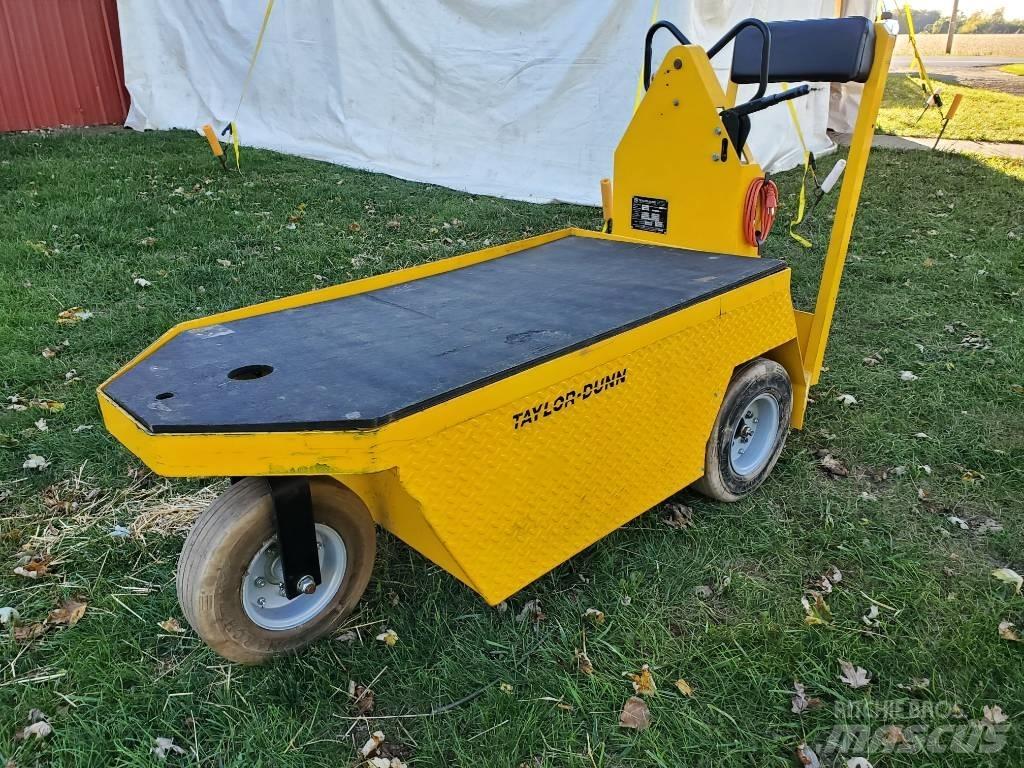 Taylor-Dunn SC090 Schlepper