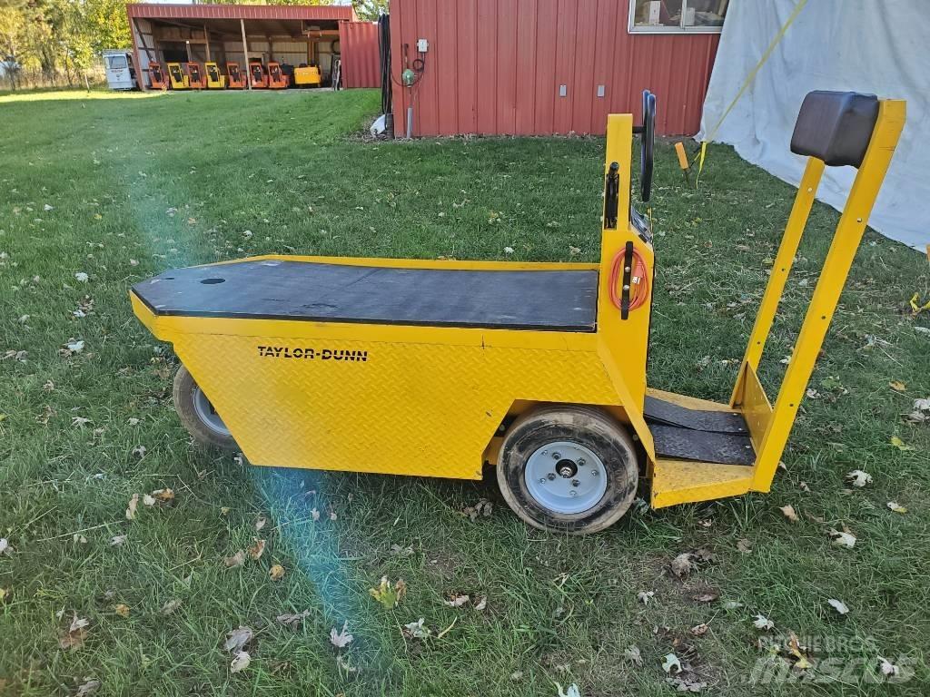Taylor-Dunn SC090 Schlepper