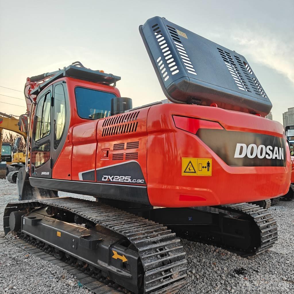 Doosan DX225LC-9C Raupenbagger