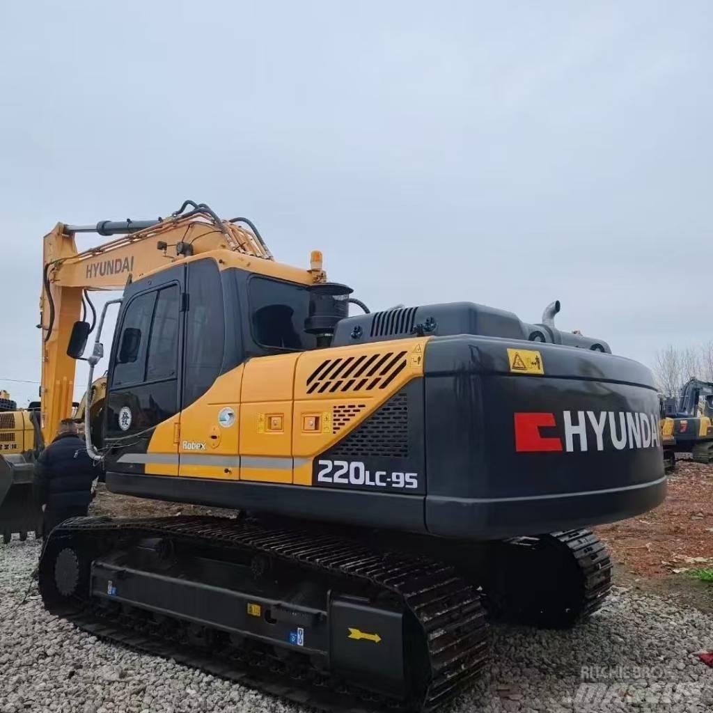 Hyundai 220LC-9S Raupenbagger