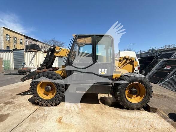 CAT TH82 Teleskoplader