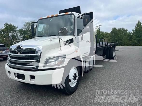 Hino 338 Pritschenwagen/Pritschenwagen mit Seitenklappe