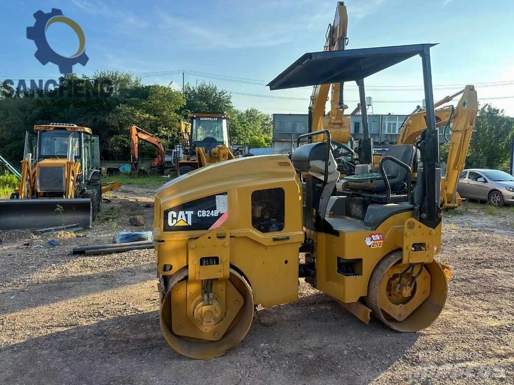 CAT CB 24 B Tandemwalzen