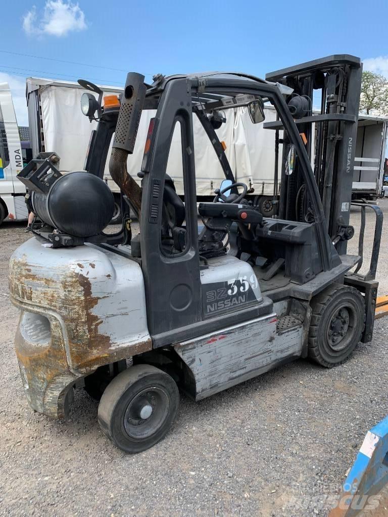 Nissan UG1D2A32LQ Gasstapler