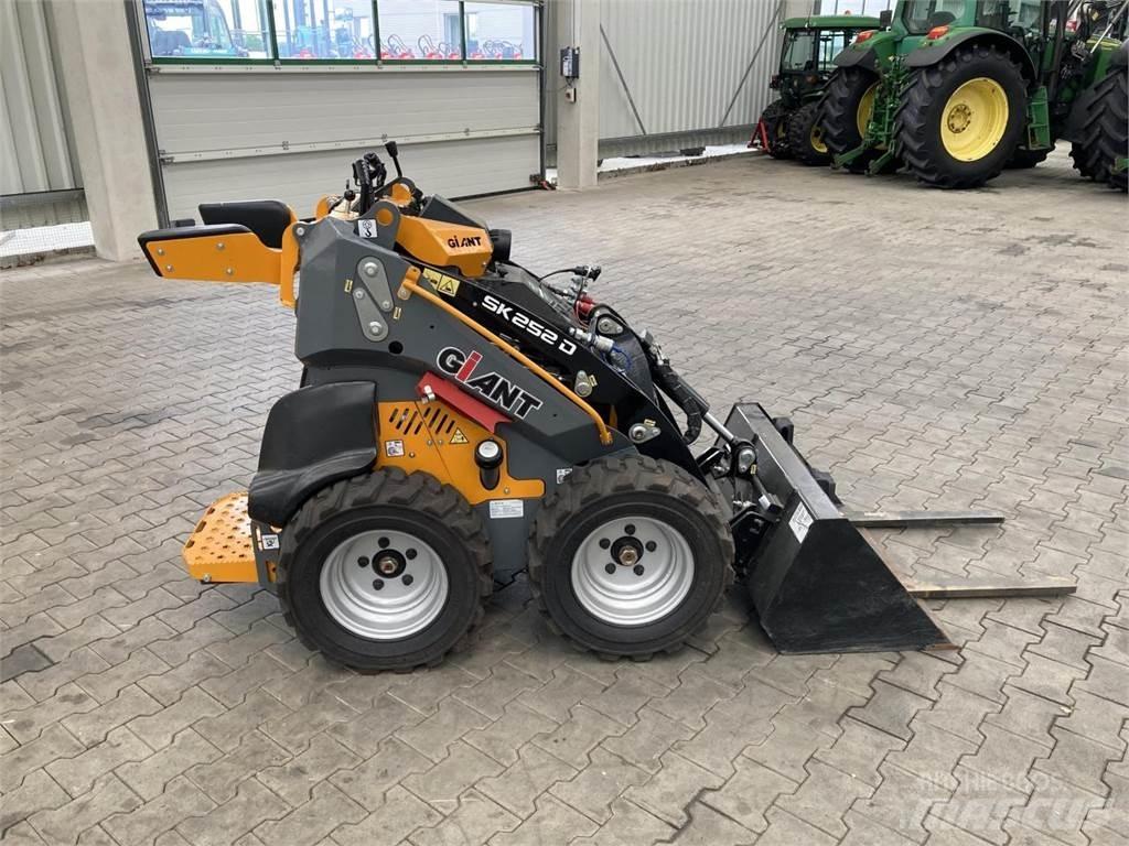 GiANT SK 252D Minilader