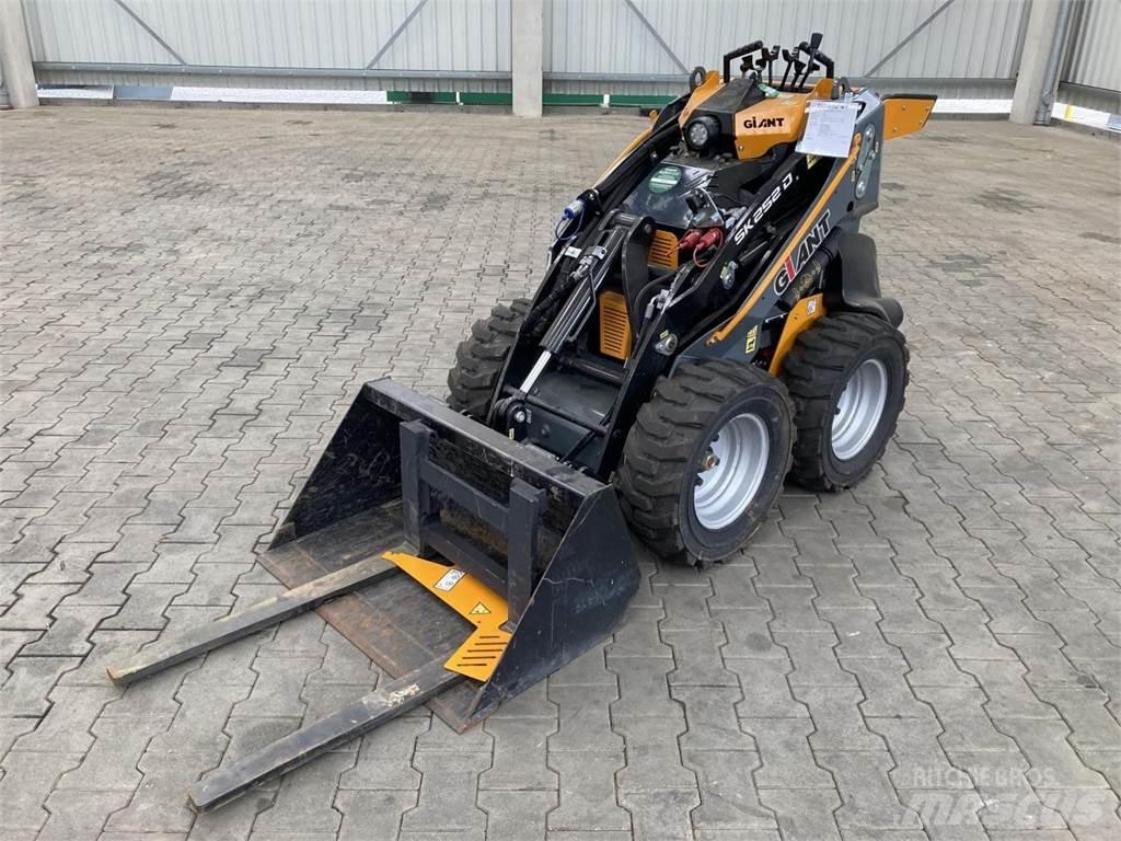 GiANT SK 252D Minilader