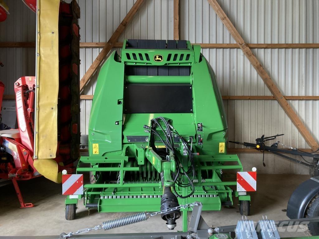 John Deere V461M Rundballenpressen
