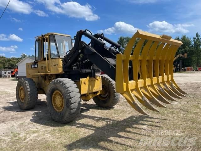 CAT IT 28 B Radlader