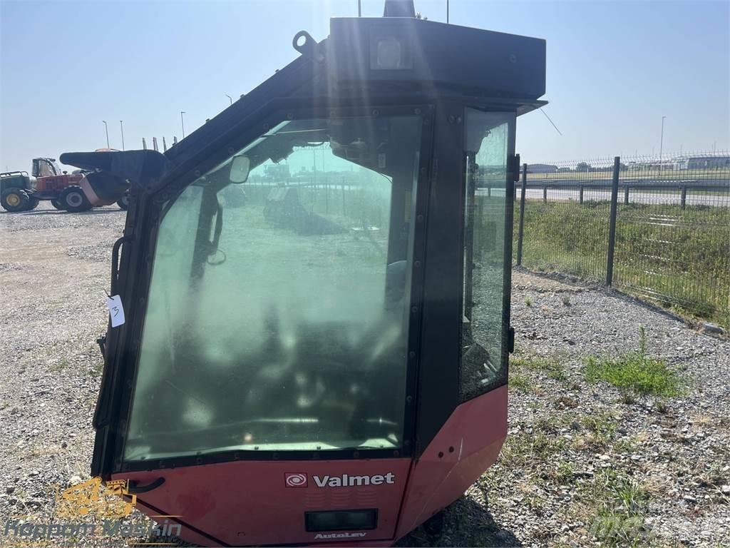 Valmet 911.1 Kabinen