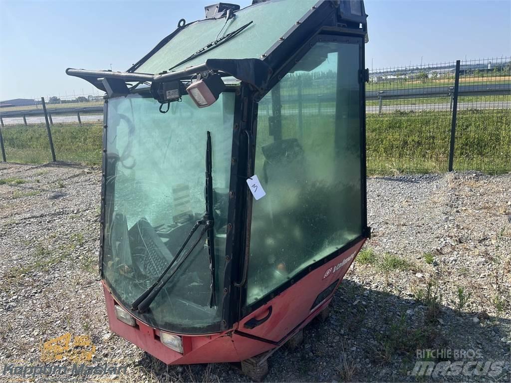 Valmet 911.1 Kabinen