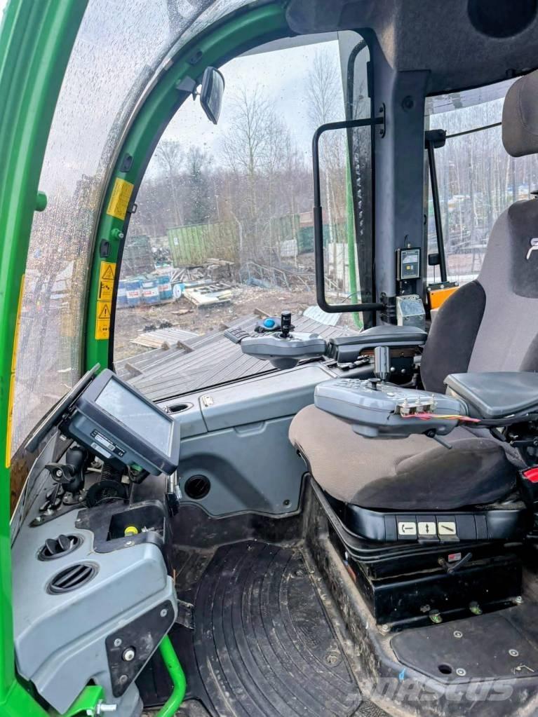 John Deere 1110 Forwarder