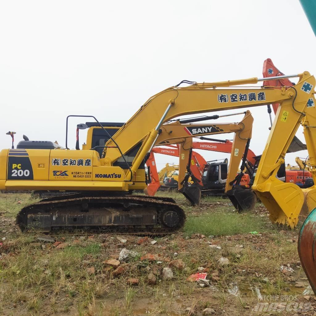 Komatsu PC200-8 Raupenbagger