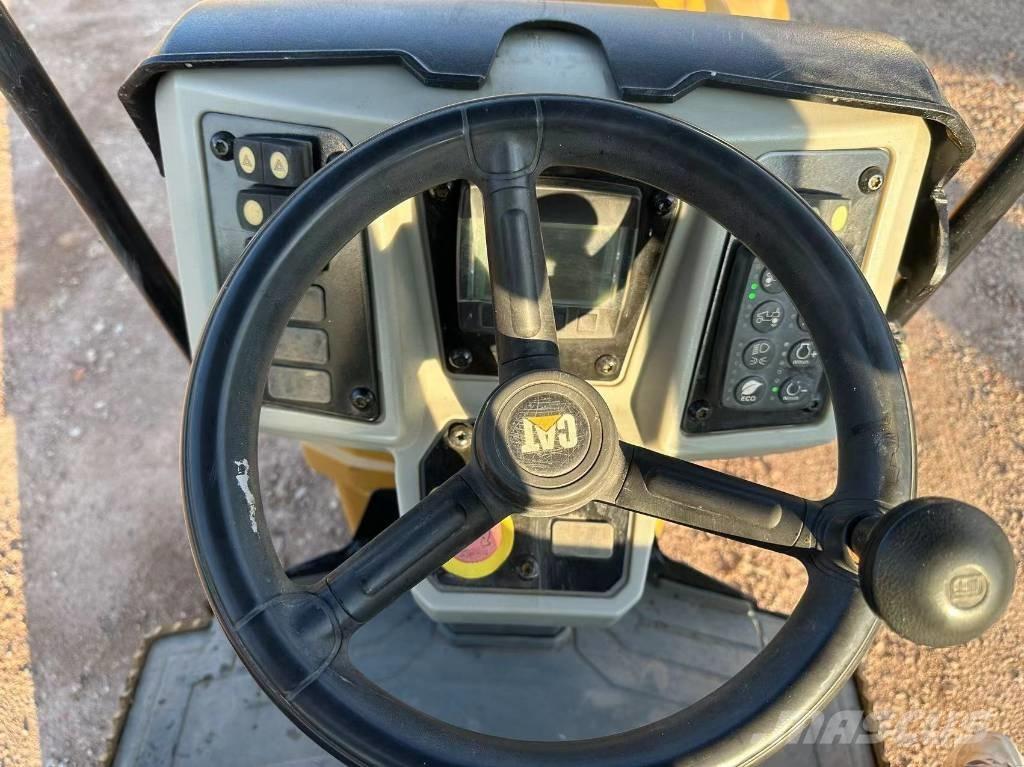 CAT CB 24 B Tandemwalzen