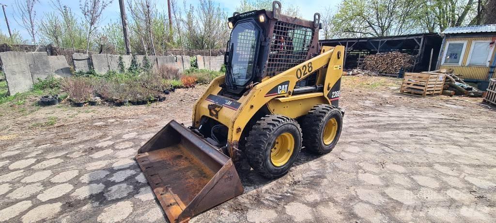 CAT 236 B Minilader