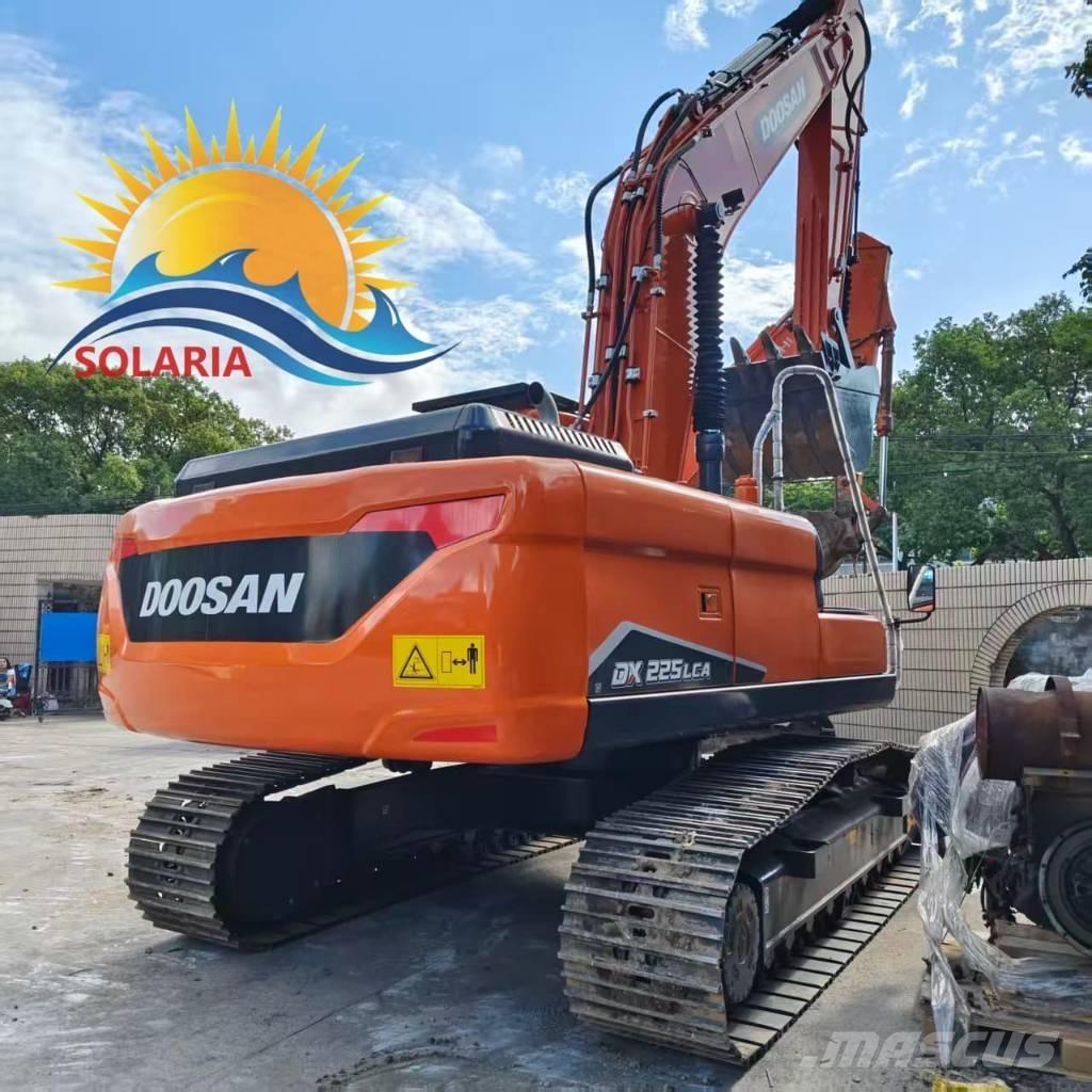 Doosan DX 225 LCA Raupenbagger