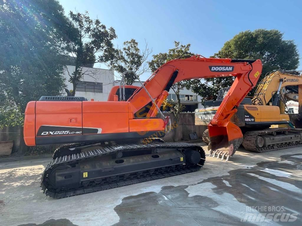 Doosan DX 225 LC Raupenbagger