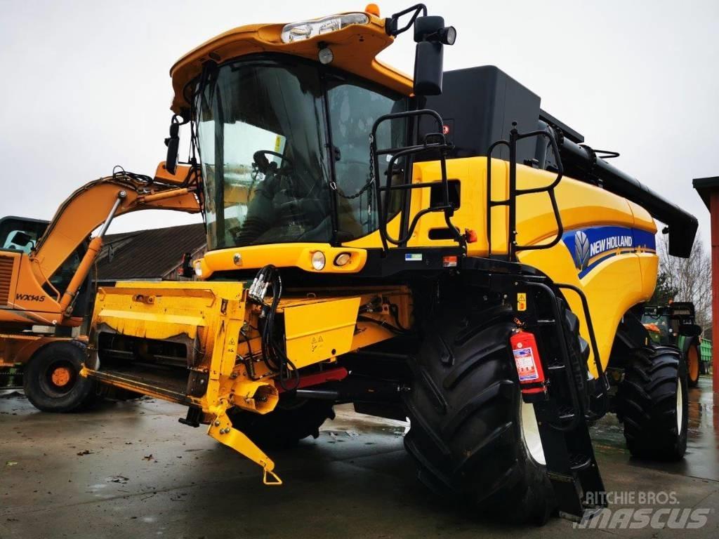 New Holland CX8070 Mähdrescher