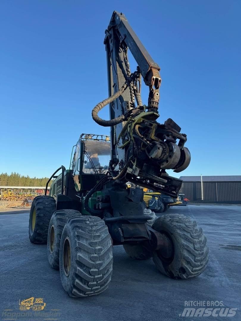 John Deere 1470E Harvester