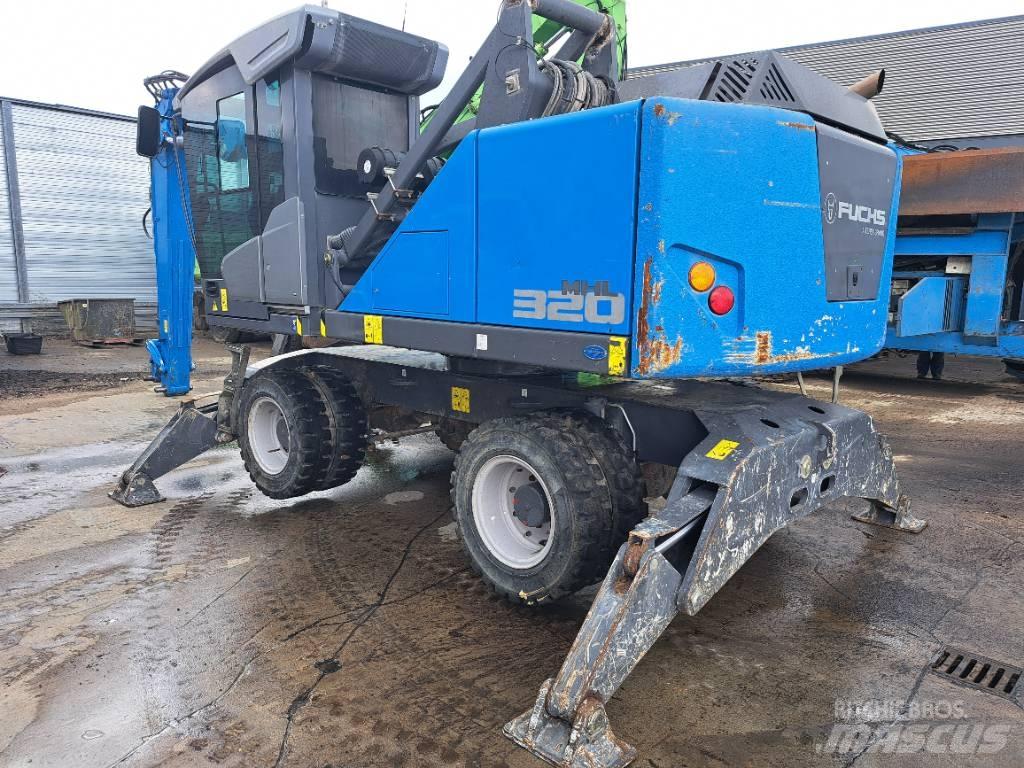 Fuchs MHL320F Materialumschlag
