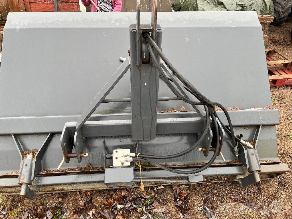 ATI 20 Schneeschilde und -pflüge