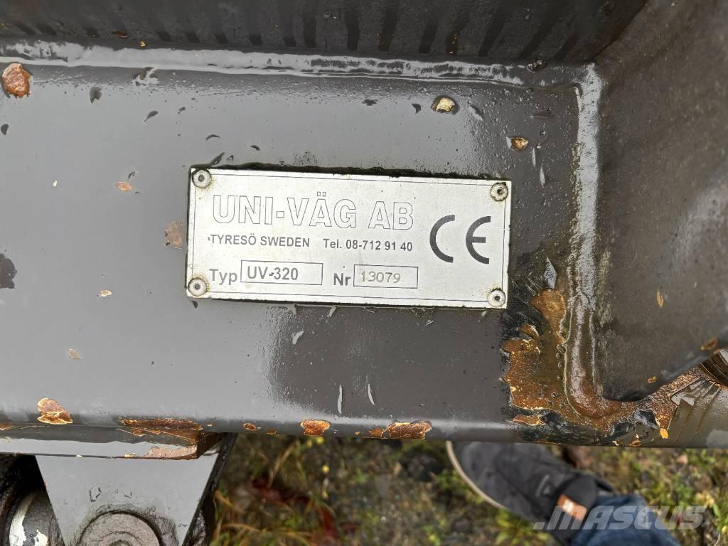 Uni-väg UV-320 Schneeschilde und -pflüge